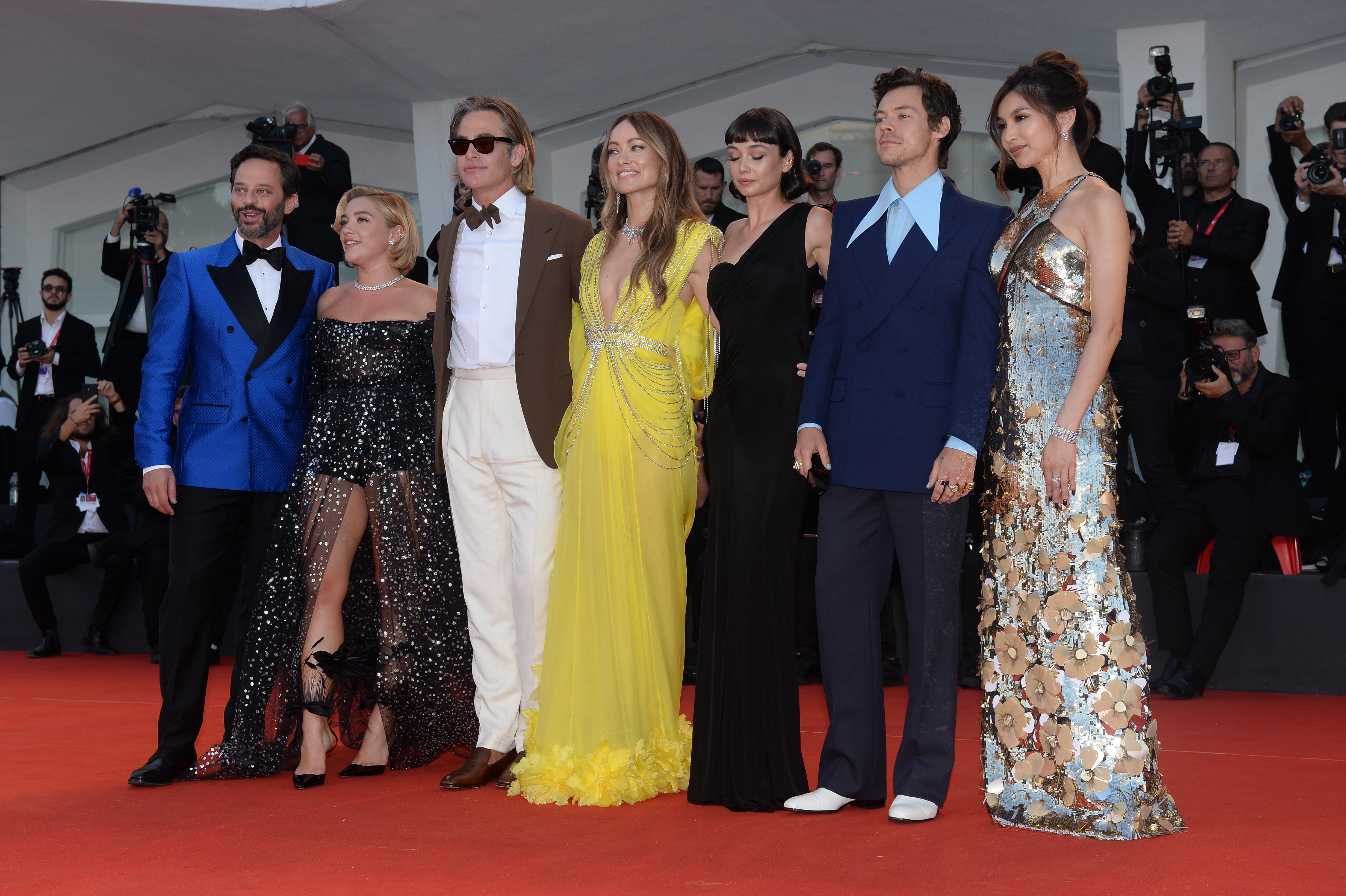 don't worry darling cast